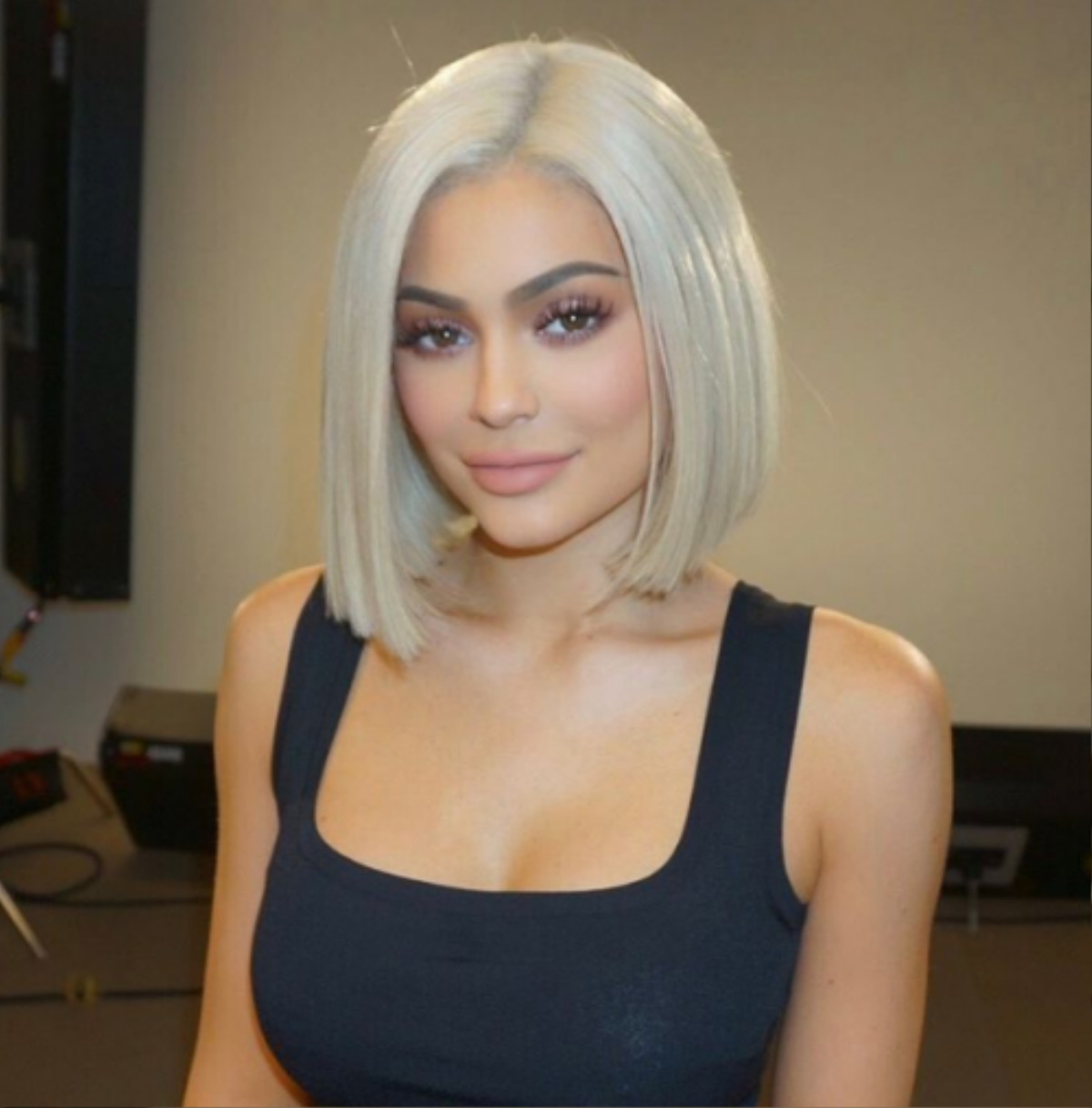 Chỉ mới đầu năm 2017, cô nàng 'thị phi' Kylie Jenner đã hô biến mái tóc của mình như thế này đây! Ảnh 3