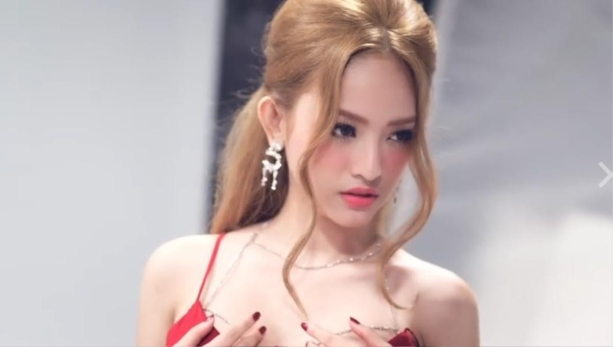 Hé lộ clip hậu trường chụp ảnh đẹp không thể chê của hotgirl Thúy Vi Ảnh 1