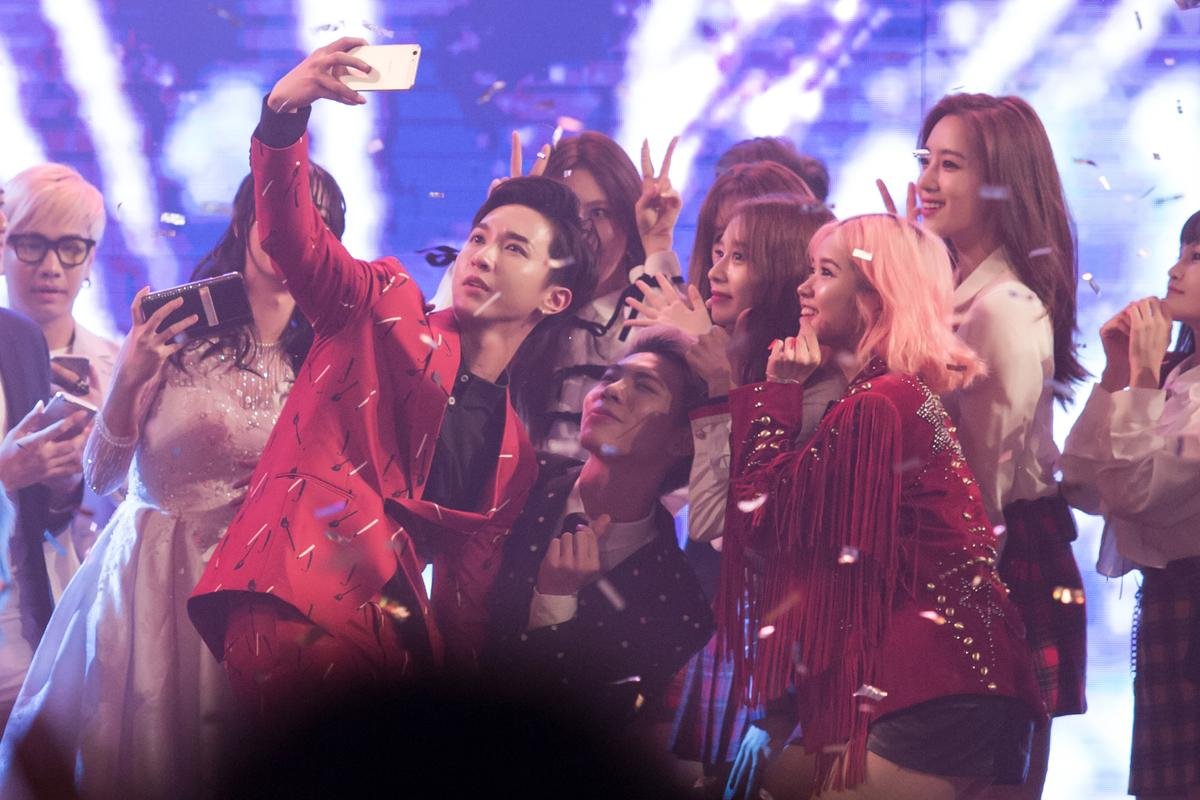 Hậu 'V Year End Party', MONSTAR khoe ảnh selfie cực yêu với T-ara, DIA Ảnh 5