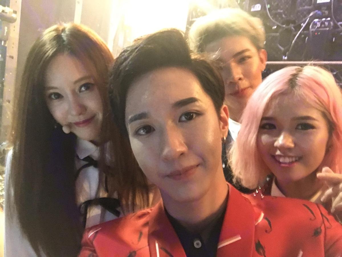 Hậu 'V Year End Party', MONSTAR khoe ảnh selfie cực yêu với T-ara, DIA Ảnh 2