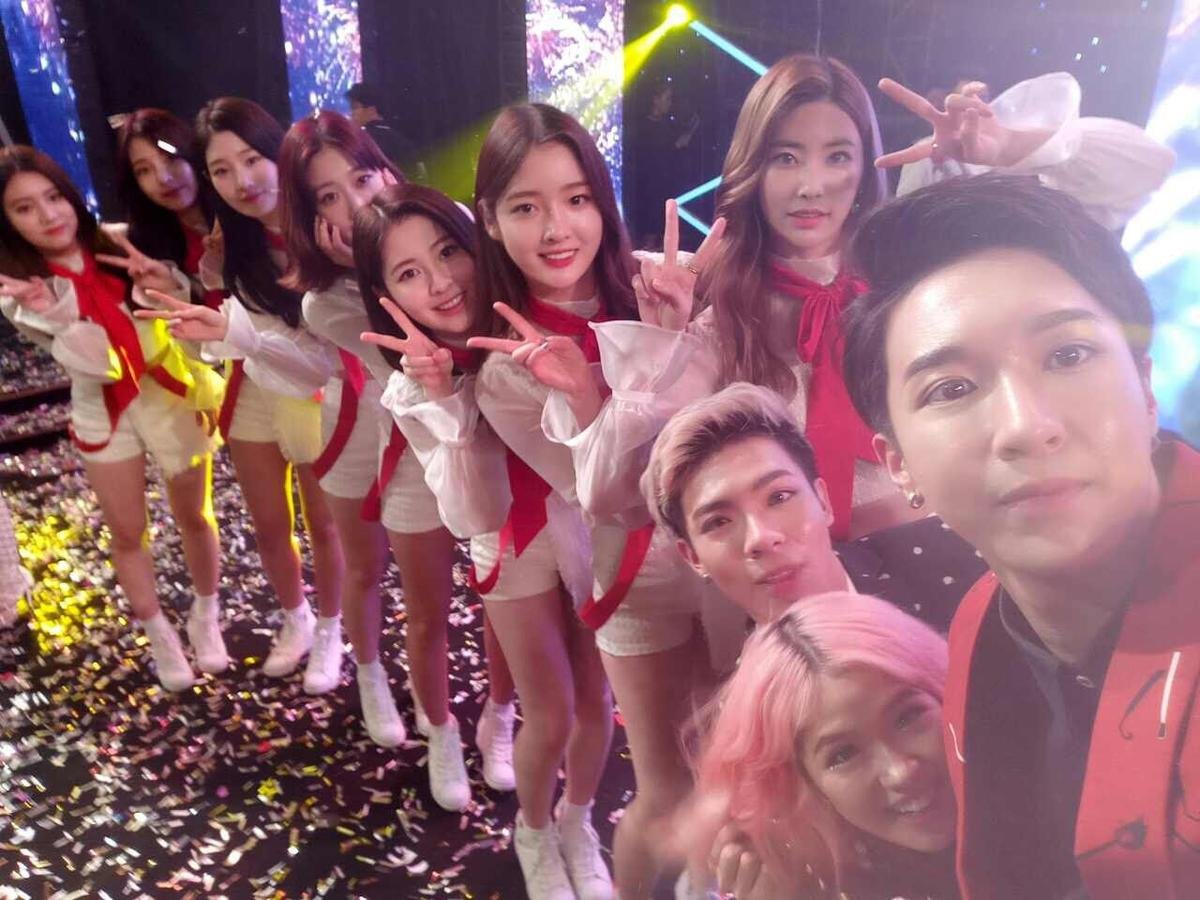 Hậu 'V Year End Party', MONSTAR khoe ảnh selfie cực yêu với T-ara, DIA Ảnh 6