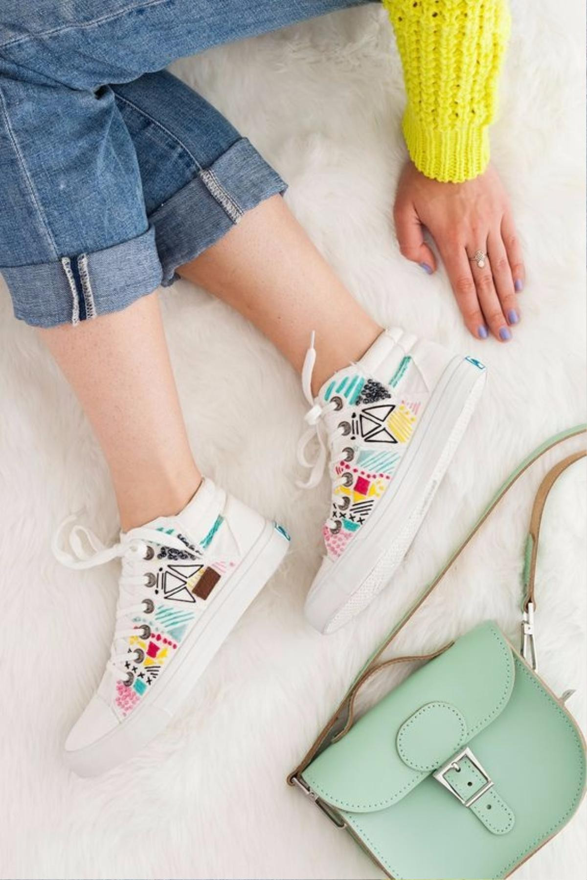 Nếu có ý định sắm sneaker diện Tết, hãy 'nghía' qua ngay 4 kiểu giày này! Ảnh 3