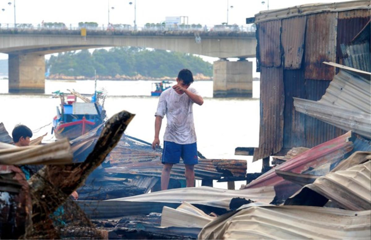 Xóm chài tan hoang sau vụ cháy hơn 40 căn nhà ở Nha Trang Ảnh 8