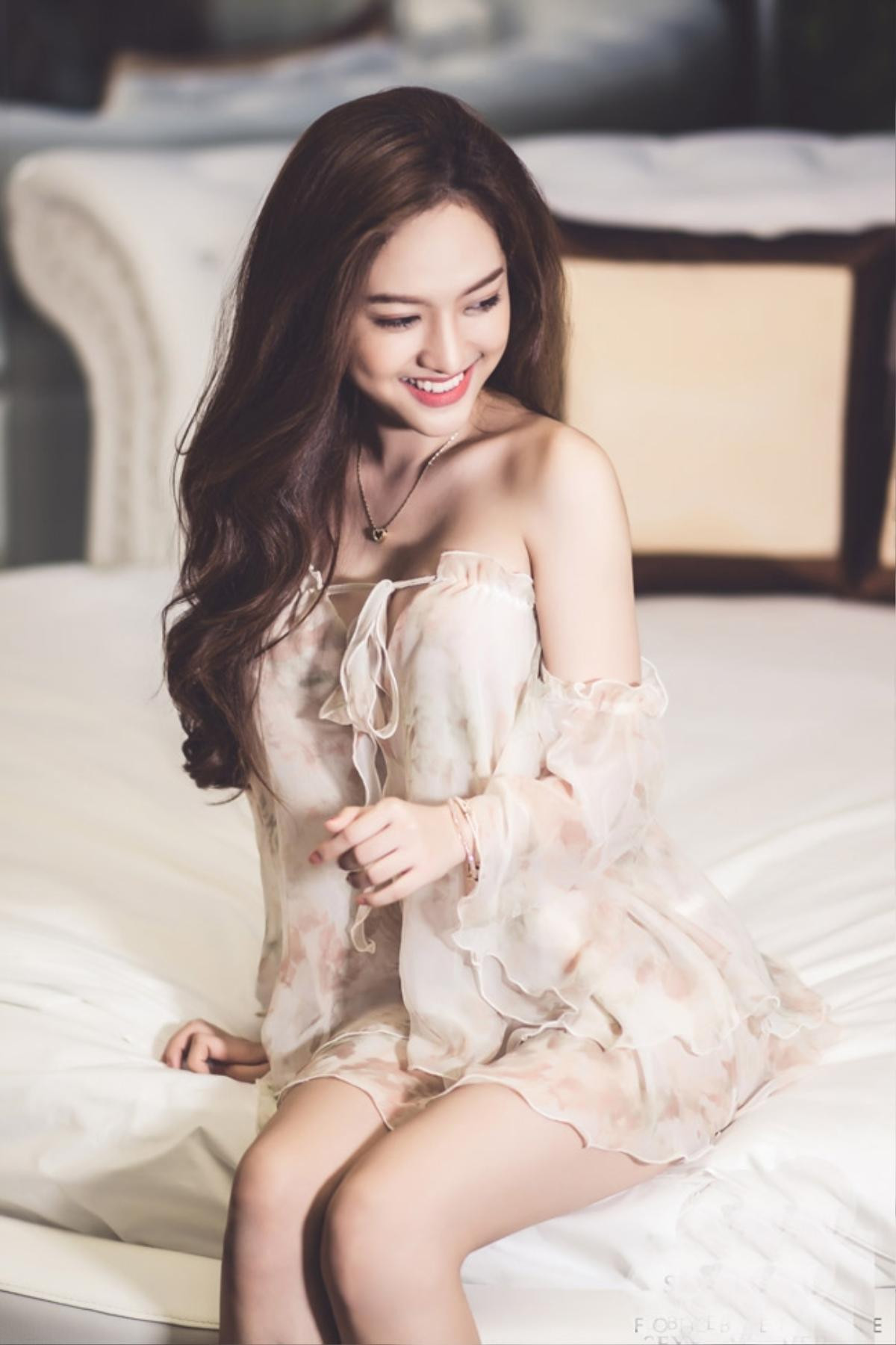 Hot girl khiến tình cũ Midu 'chao đảo' diện váy ngủ mỏng manh Ảnh 3