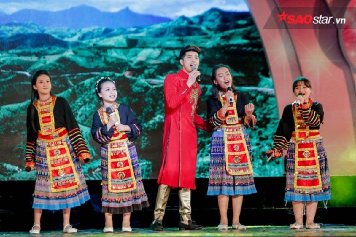 Noo Phước Thịnh 'hội ngộ' 4 học trò nhí The Voice Kids 2016 trong đêm nhạc mừng xuân Ảnh 4