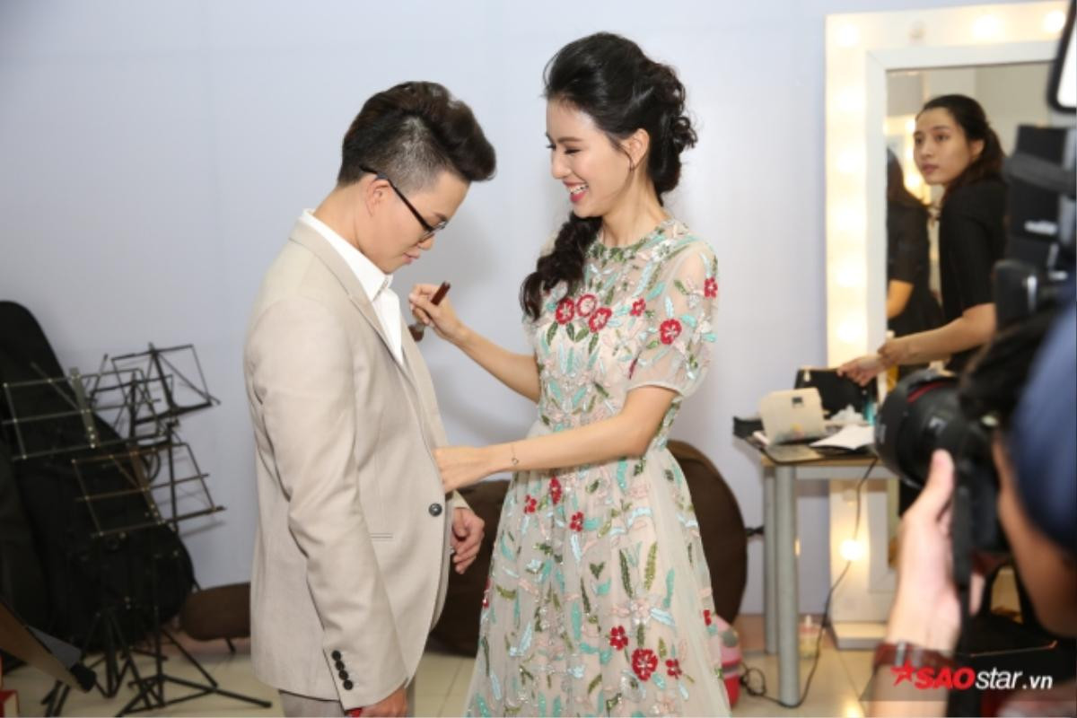 Hậu trường Chung kết Sing My Song: Ưng Đại Vệ tô son cho con gái, Lê Thiện Hiếu cười hạnh phúc bên MC Mỹ Linh Ảnh 8