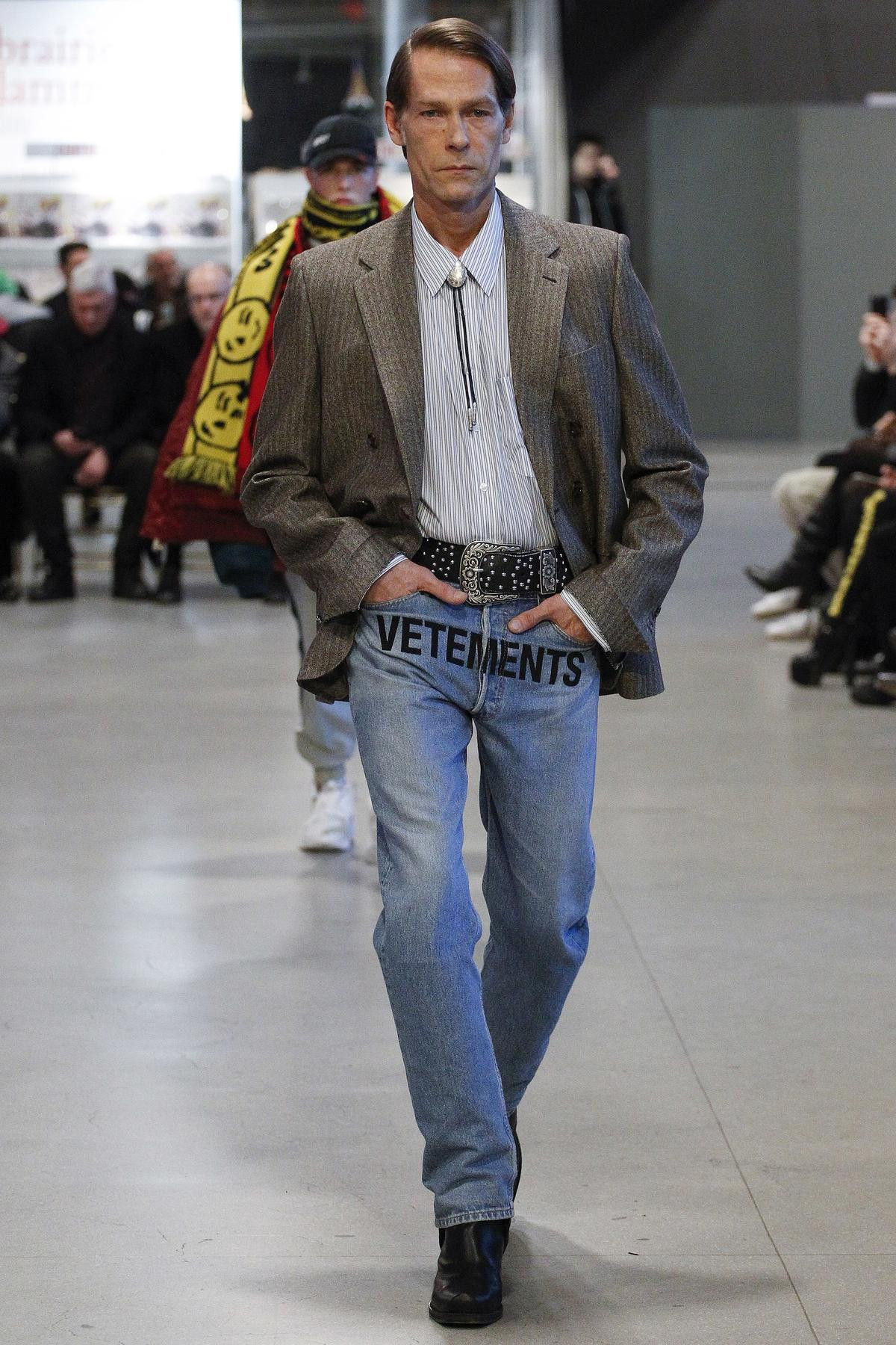 BST Fall Winter 2017 Menswear của Vetements ra mắt, tín đồ thời trang chỉ biết… há hốc mồm! Ảnh 8