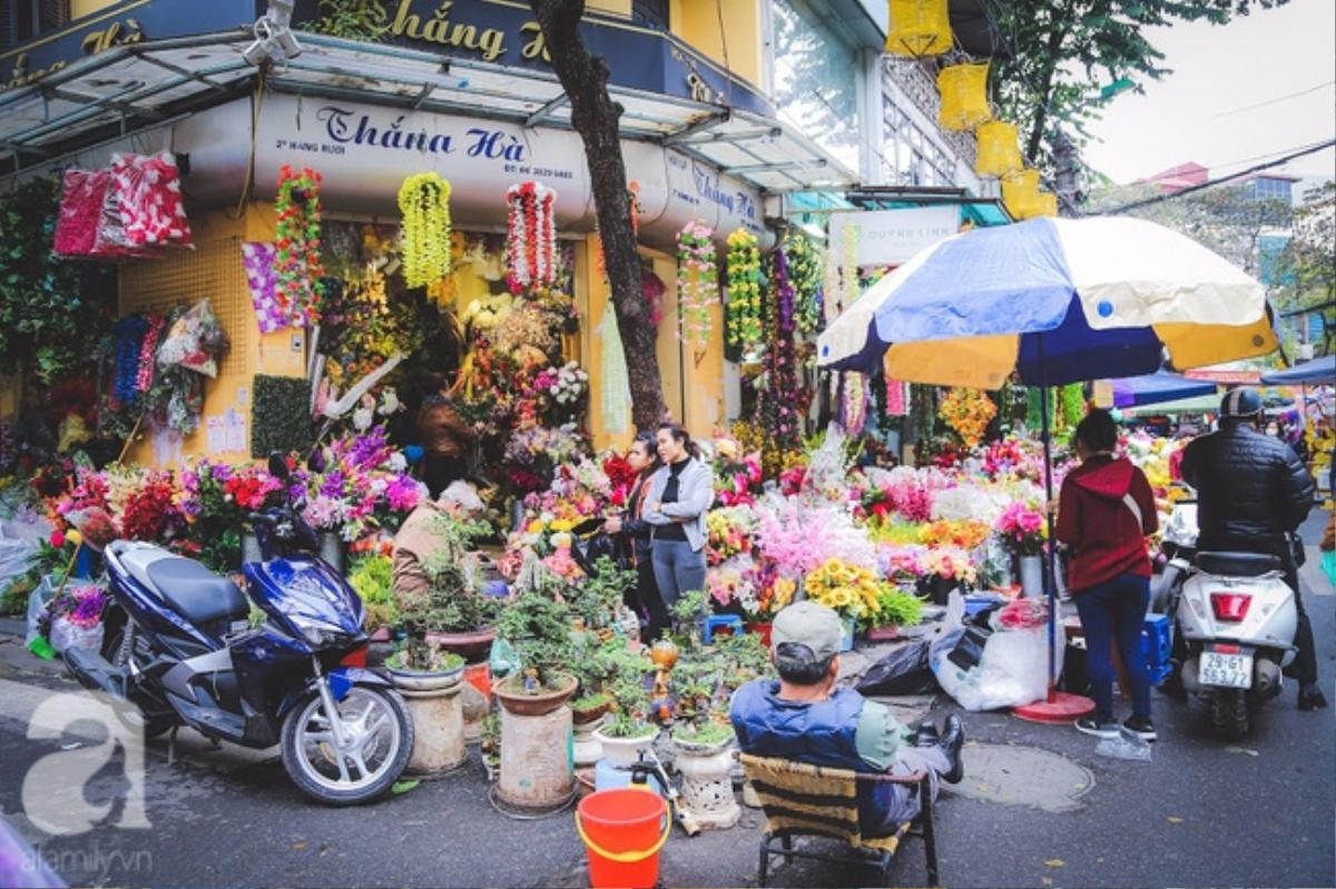 Chớp mắt, Tết đã dần qua, bỗng khắc khoải tiếc nuối cái không khí rộn ràng thế này của phiên chợ ngày Xuân Ảnh 1