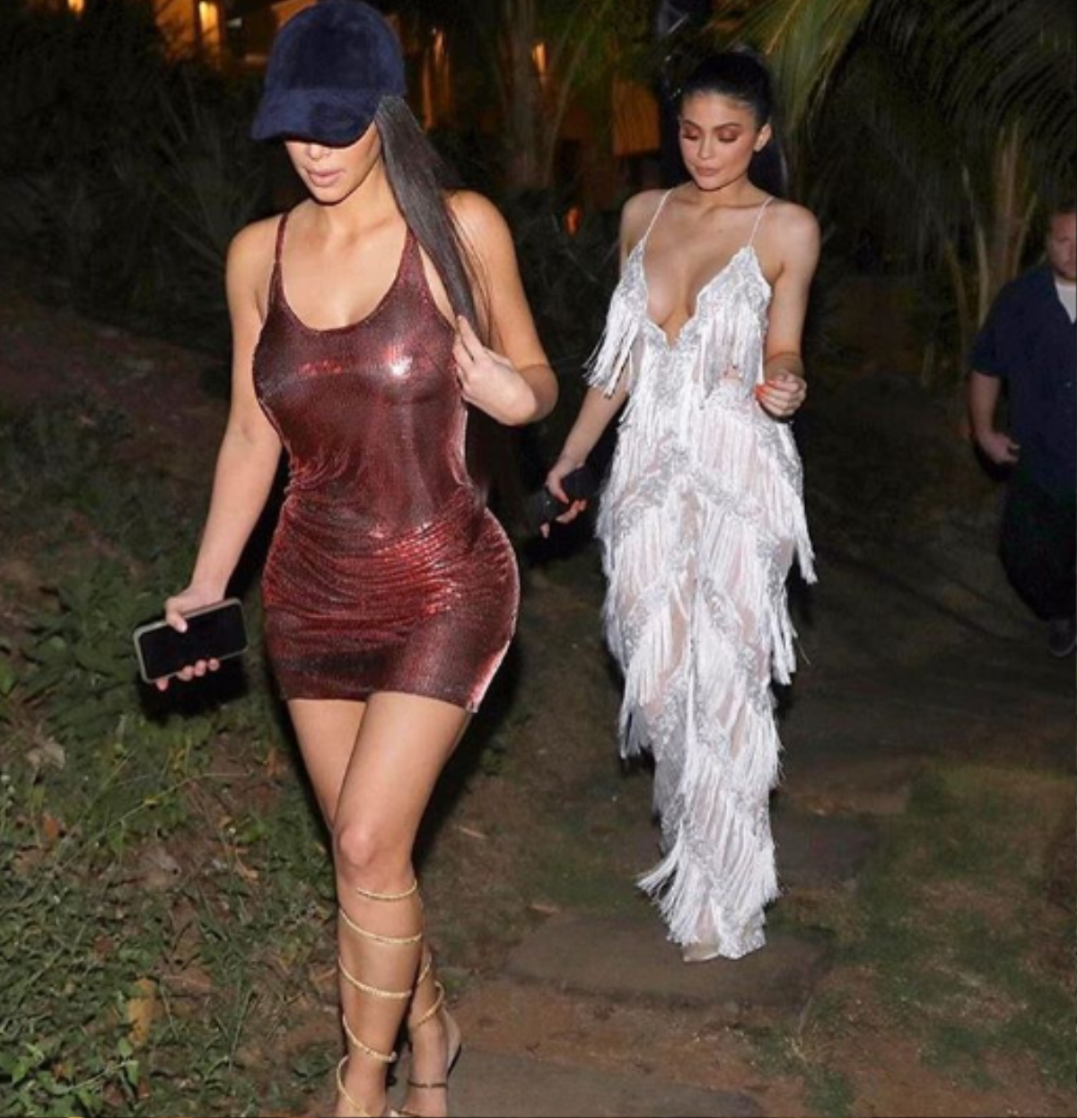 Diện chung một mẫu thiết kế, Kylie Jenner 'ăn đứt' Rihanna! Ảnh 2