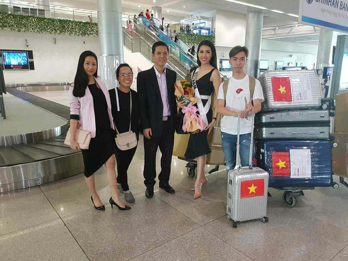 Lệ Hằng được fan chào đón nồng nhiệt khi về nước sau Miss Universe Ảnh 2