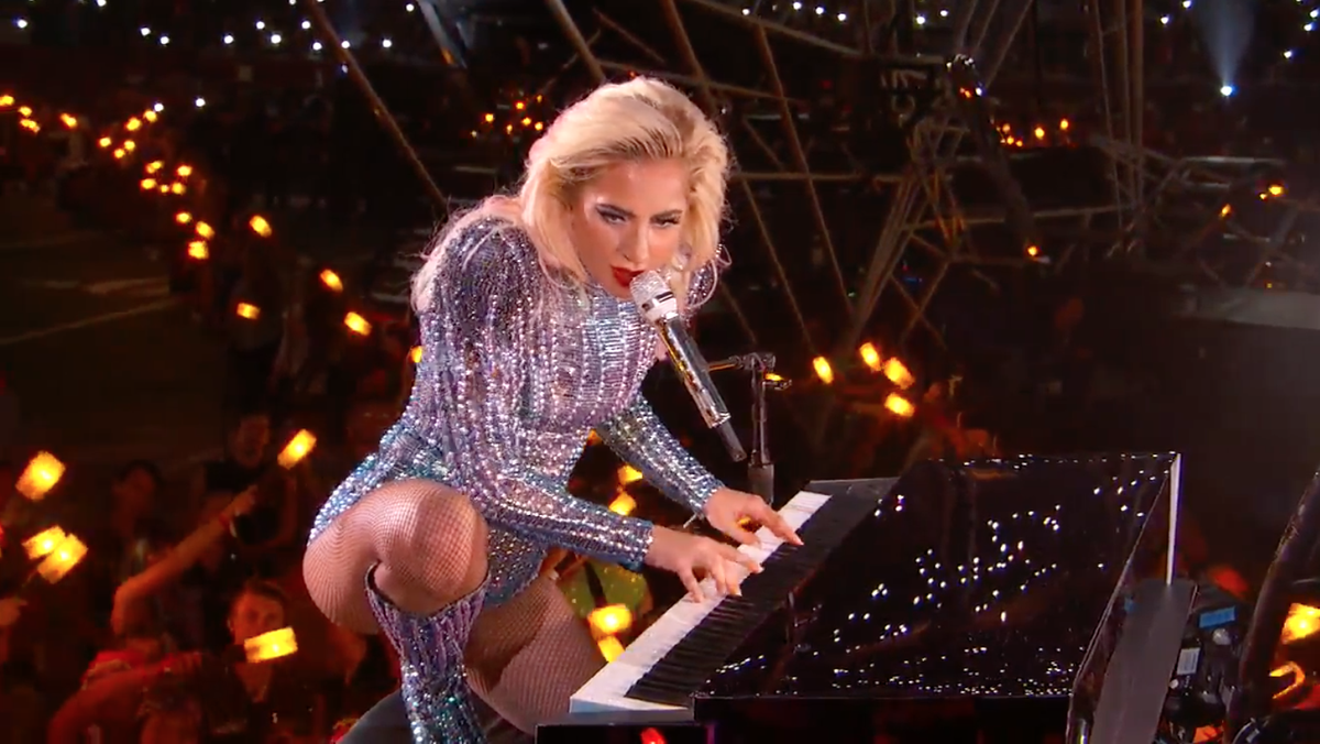 'Kỉ nguyên' Lady Gaga đã trở lại tại sân khấu lớn nhất thế giới Super Bowl Ảnh 7