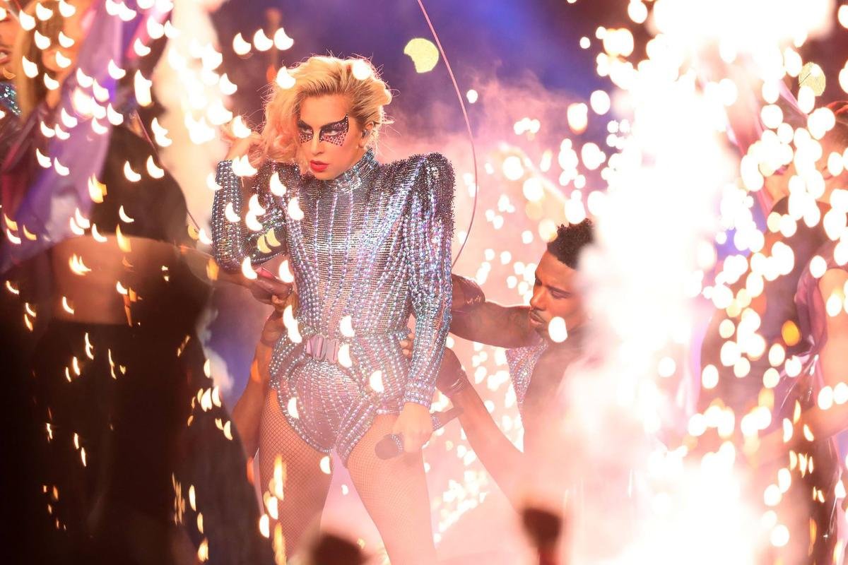 Cả thế giới 'điên đảo' vì Lady Gaga sau show diễn lớn nhất thế giới Super Bowl Ảnh 12