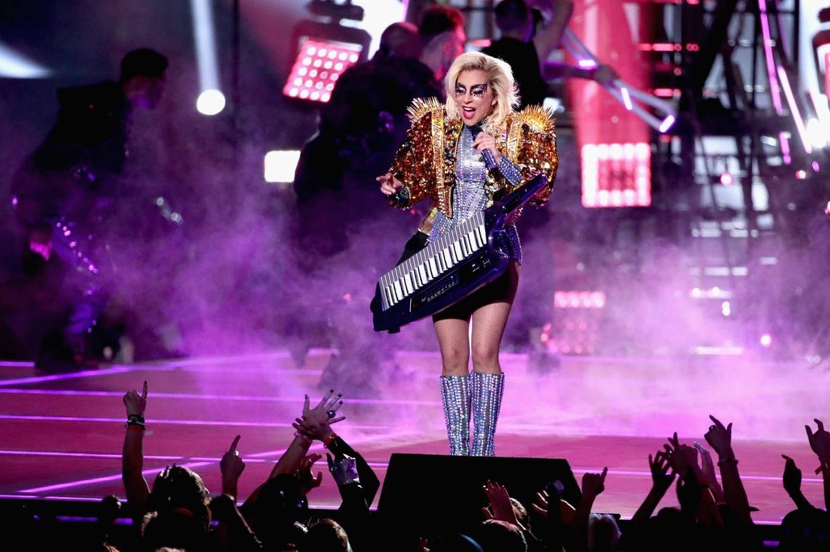 Cả thế giới 'điên đảo' vì Lady Gaga sau show diễn lớn nhất thế giới Super Bowl Ảnh 13