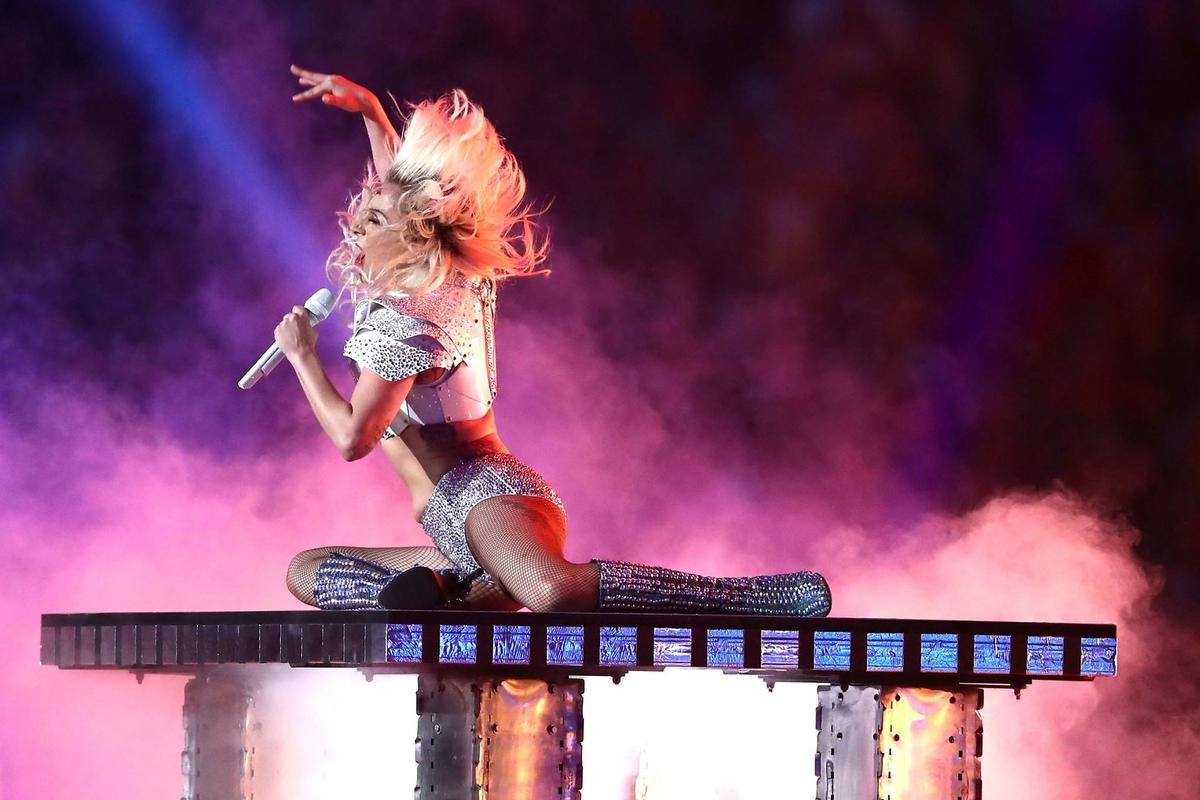 Cả thế giới 'điên đảo' vì Lady Gaga sau show diễn lớn nhất thế giới Super Bowl Ảnh 1