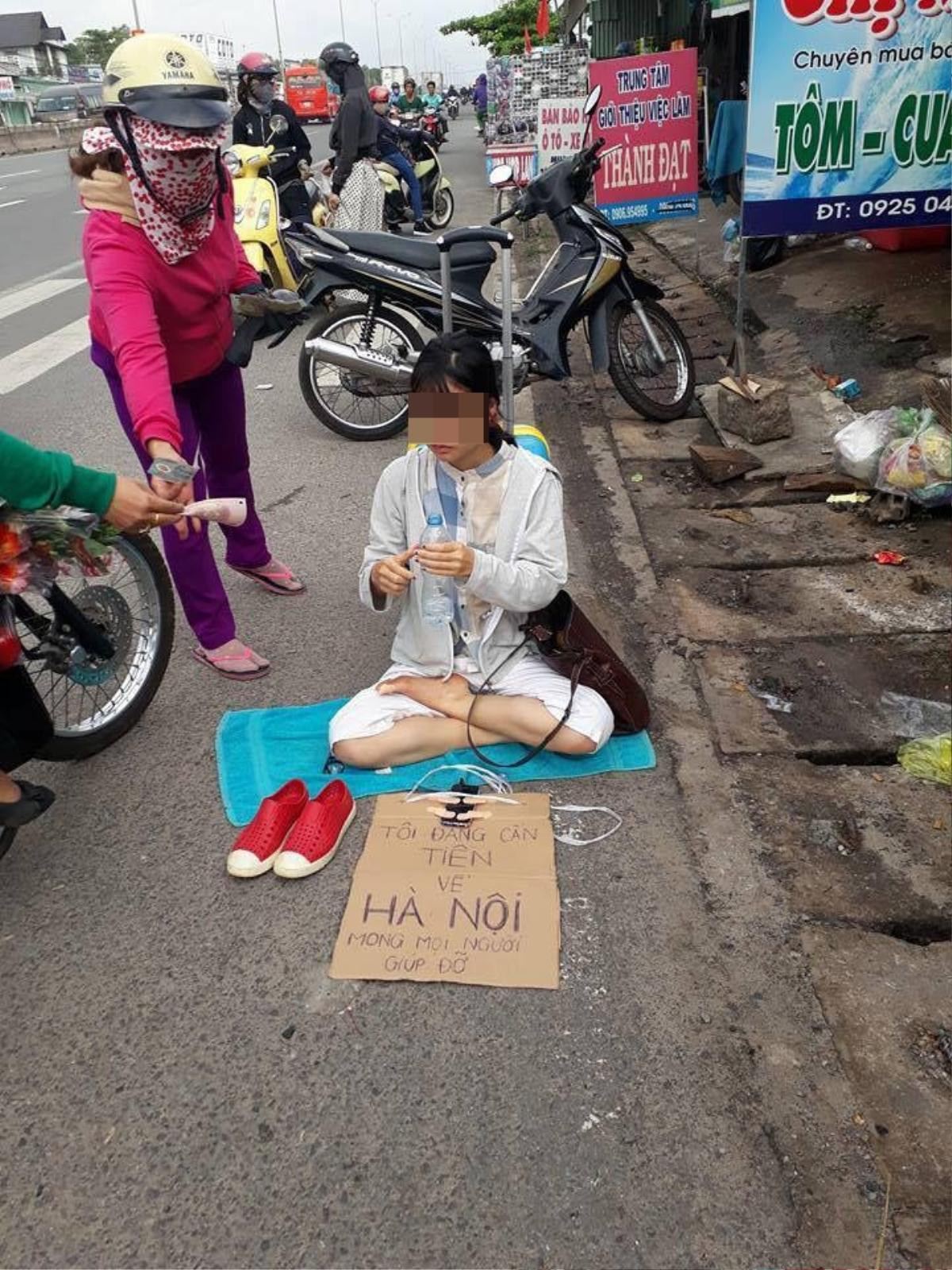 Cô gái ngồi lề đường xin tiền về Hà Nội: 'Khi thì bắt chước tiếng chó hú, khi nói ú ớ không ra tiếng người'? Ảnh 1