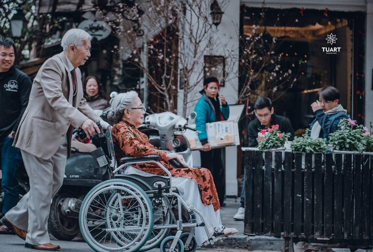 Không phải soái ca hay ngôn tình bộ ảnh này chứng minh tình yêu thời 'ông bà anh' là hoàn toàn có thật Ảnh 1