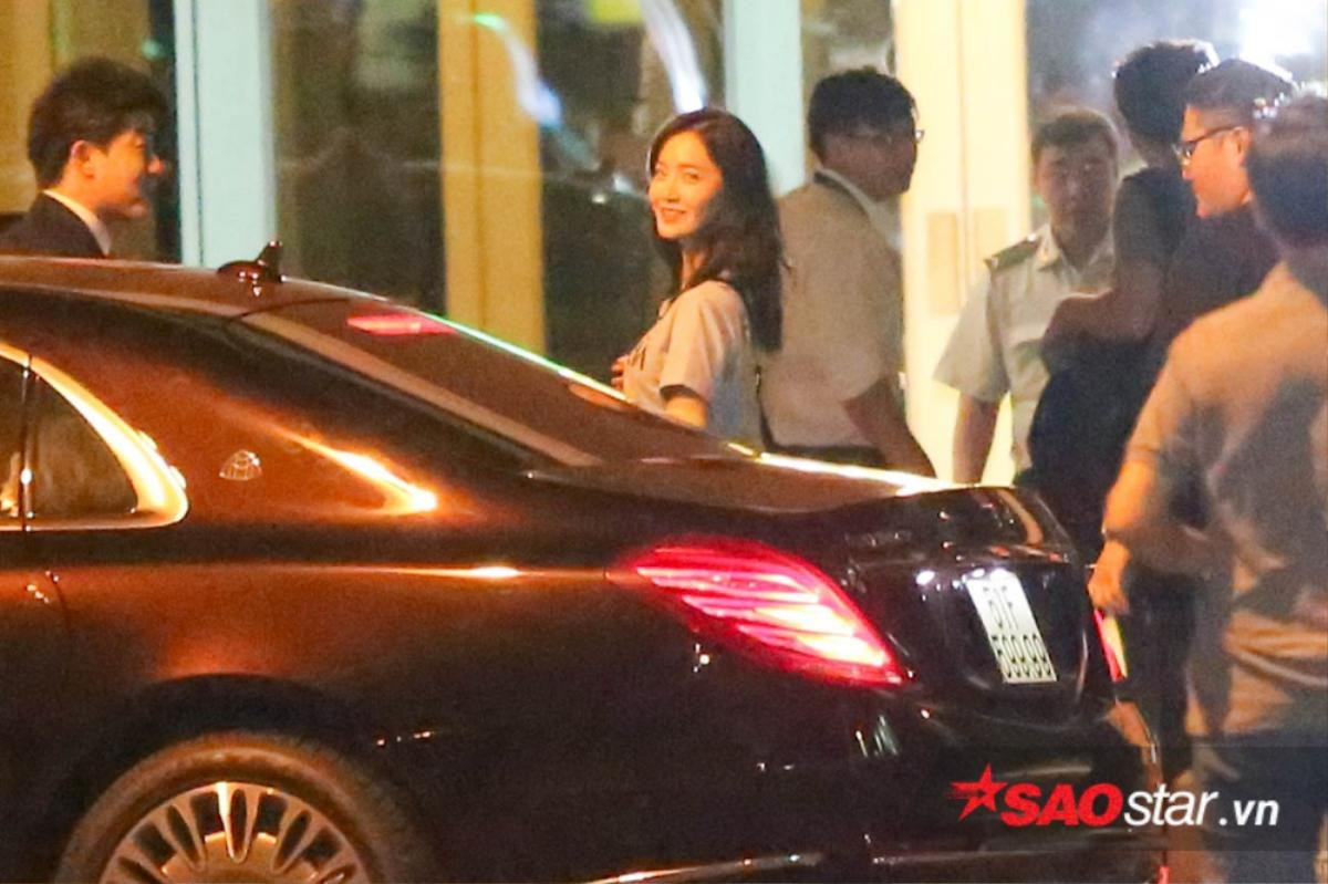 YoonA (SNSD) 'lưu luyến không rời', chia tay fan Việt lên đường về Hàn Quốc Ảnh 4