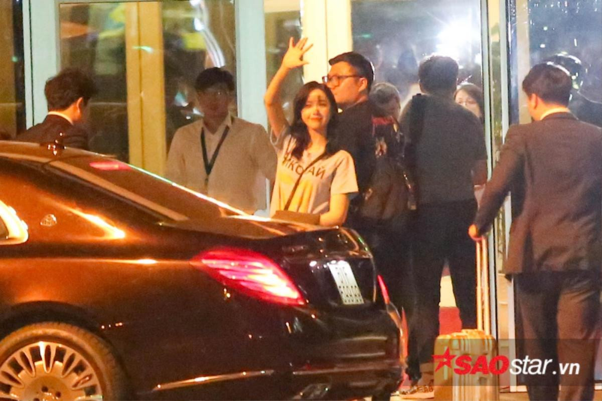 YoonA (SNSD) 'lưu luyến không rời', chia tay fan Việt lên đường về Hàn Quốc Ảnh 5