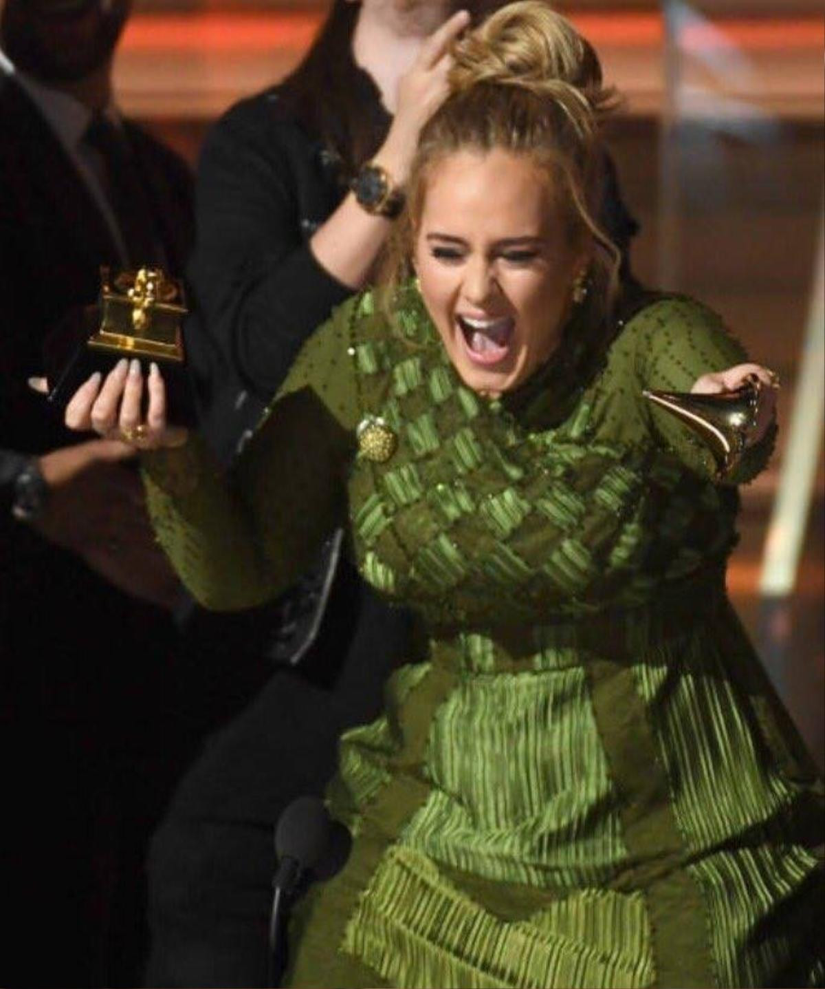 Grammy: Không chỉ ẵm hết giải, 'thánh nhọ' Adele còn 'bội thu' sự cố Ảnh 6