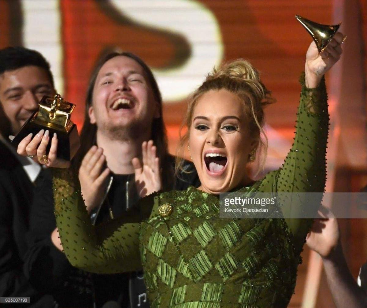 Grammy: Không chỉ ẵm hết giải, 'thánh nhọ' Adele còn 'bội thu' sự cố Ảnh 7