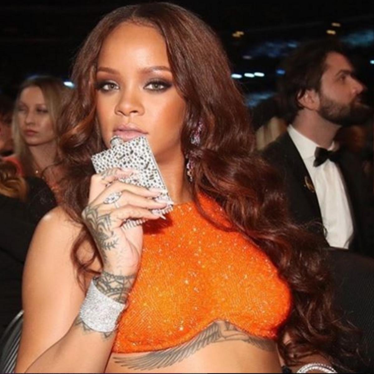 Thái độ bất thường, Rihanna bị nghi sử dụng chất kích thích khi xem Grammy? Ảnh 7