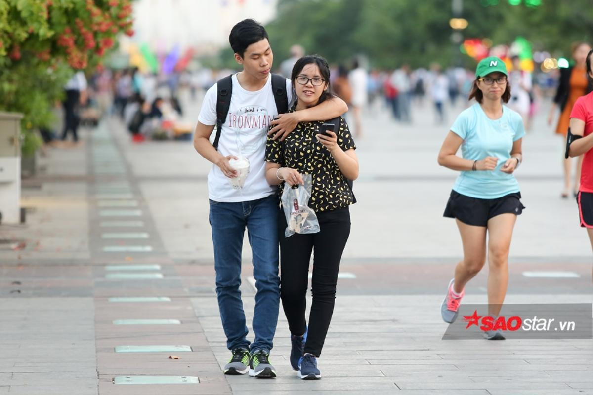 FA có 'gato' không khi những cặp đôi này hôn nhau nồng cháy giữa phố trong ngày Valentine Ảnh 17