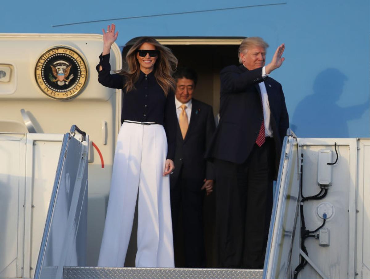 Phu nhân Melania Trump lại bị phát hiện 'học theo' style của phu nhân cố tổng thống Kennedy Ảnh 2