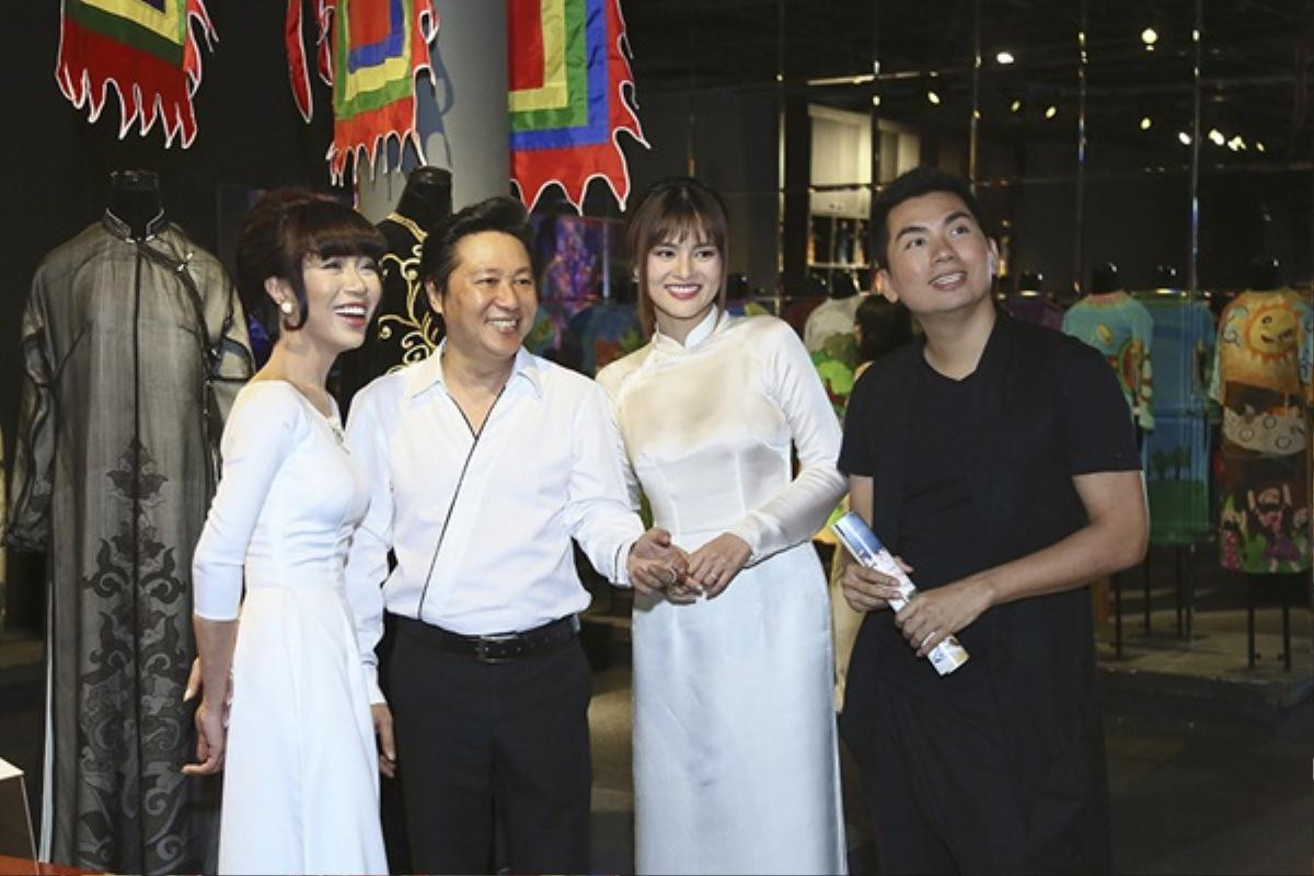 Vũ Thu Phương trở lại sàn diễn, sánh đôi cùng Adrian Anh Tuấn chuẩn bị cho Áo Dài Fashion Show Ảnh 7