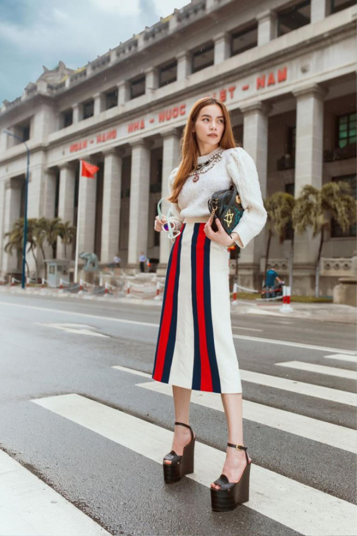 Hà Hồ xuất hiện trong bộ cánh mới nhất của Gucci tại Milan, thần thái không bằng Lý Vũ Xuân Ảnh 11