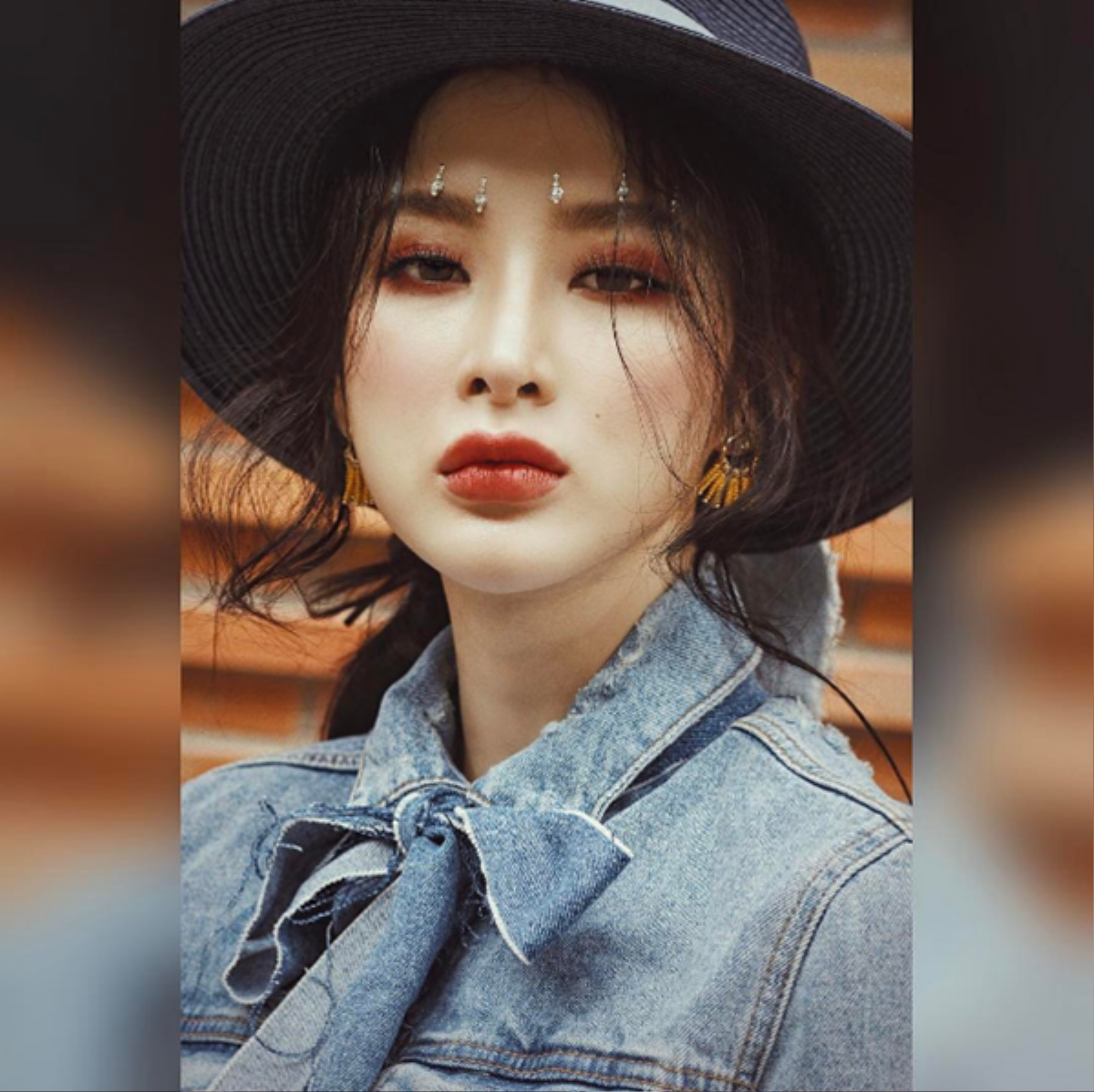 Nhanh tay học Angela Phương Trinh cách gắn đá lên mặt để có street style độc - đỉnh - đẹp Ảnh 3