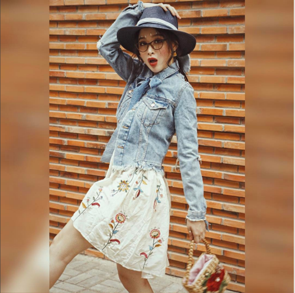 Nhanh tay học Angela Phương Trinh cách gắn đá lên mặt để có street style độc - đỉnh - đẹp Ảnh 4