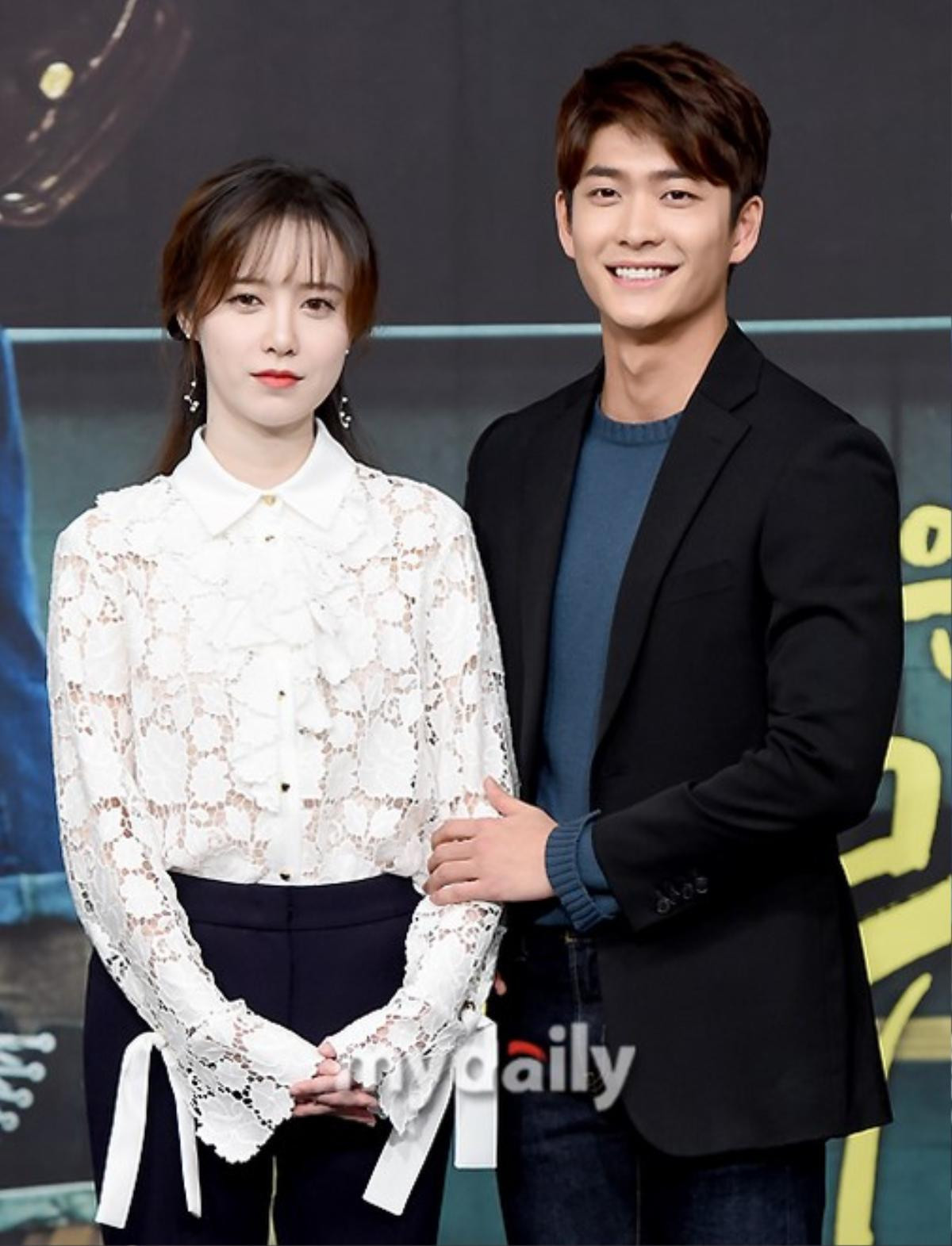 Ra mắt phim mới: Dù chênh nhau 10 tuổi, Kang Tae Oh được khen đẹp đôi với đàn chị Goo Hye Sun Ảnh 6