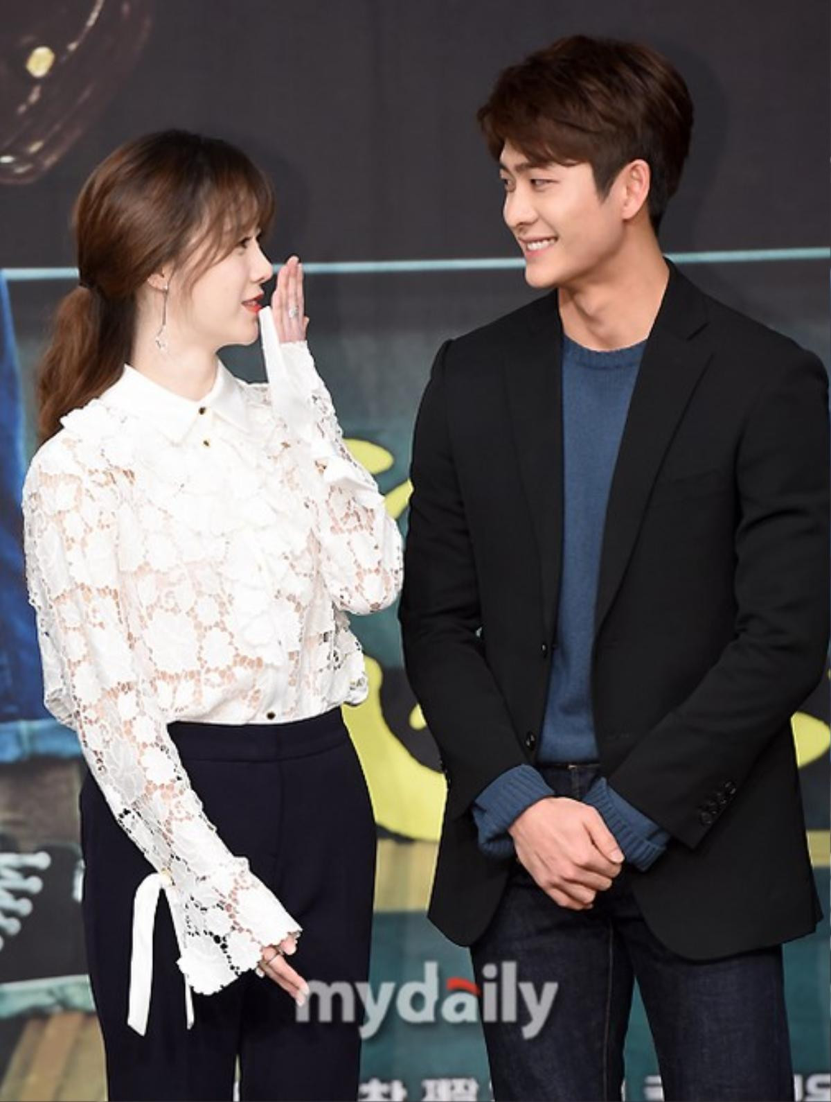 Ra mắt phim mới: Dù chênh nhau 10 tuổi, Kang Tae Oh được khen đẹp đôi với đàn chị Goo Hye Sun Ảnh 7