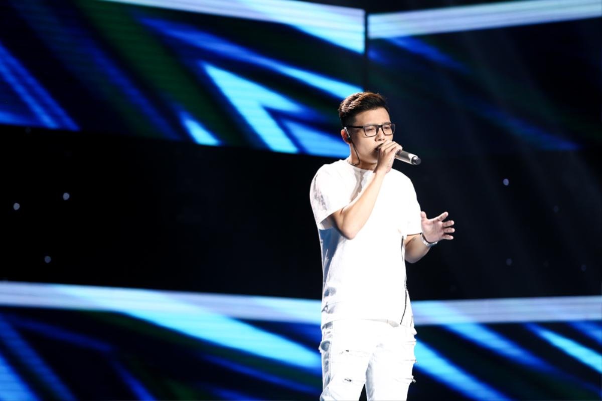 'Bản sao' Tuấn Hưng xuất hiện tại The Voice 2017, Tóc Tiên phấn khích ôm mặt… không dám nhìn Ảnh 1