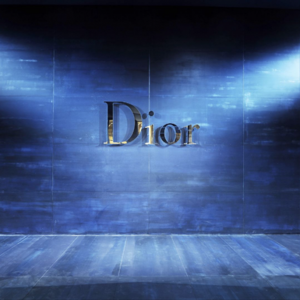 Dior Thu Đông 2017: Bài toán kinh tế hay 'giấc mơ' nữ quyền của Maria Grazia Chiuri? Ảnh 1