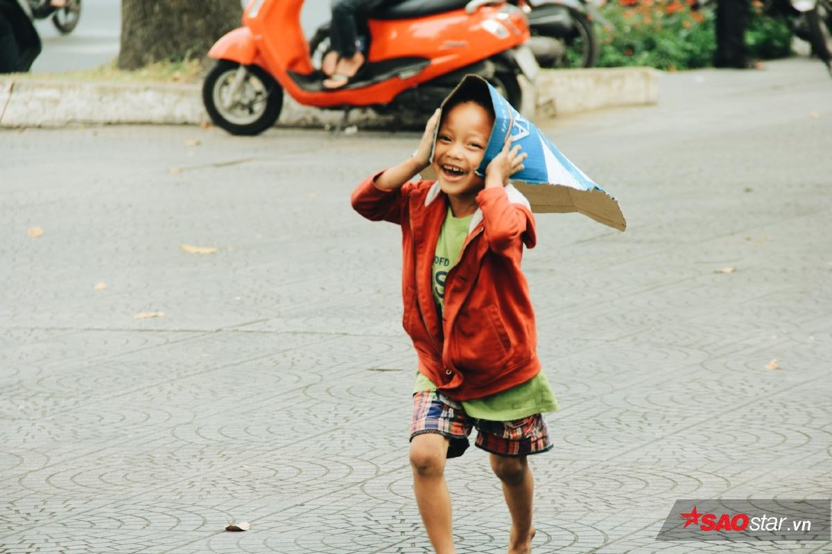 Cậu bé nhặt ve chai xếp dép: 'Bỏ ống heo giúp các bạn mồ côi và ước mơ trở thành chiến sĩ công an' Ảnh 3