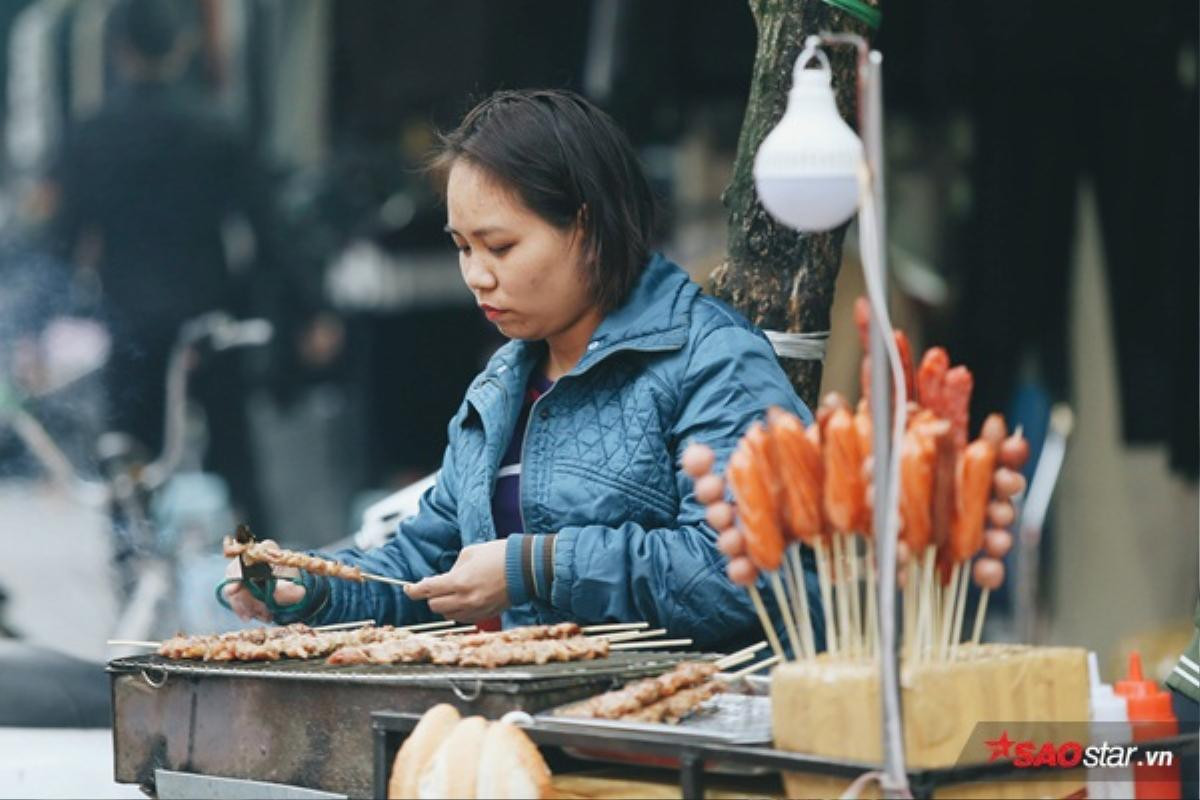 Mạnh tay xử lý lấn chiếm vỉa hè và nỗi trăn trở của những người bán hàng rong Ảnh 5