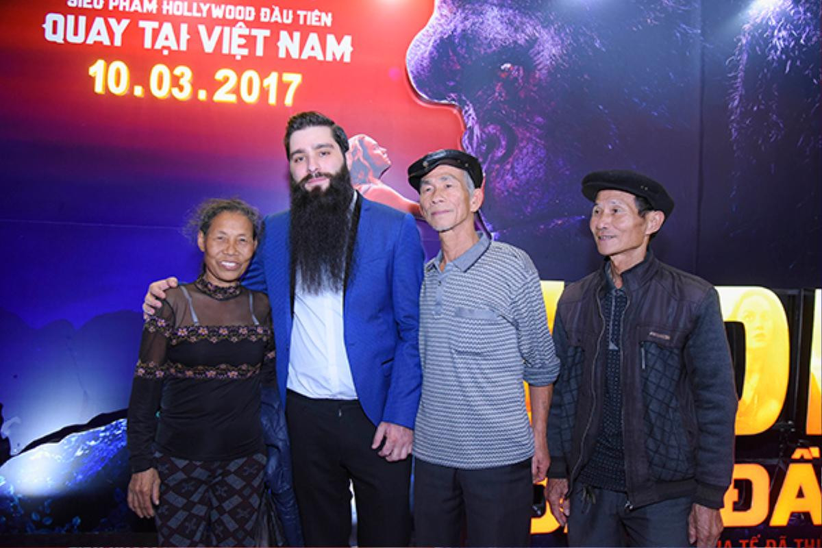 Đạo diễn 'Kong: Skull Island' vui mừng gặp lại nhóm diễn viên Việt đóng vai thổ dân Ảnh 4