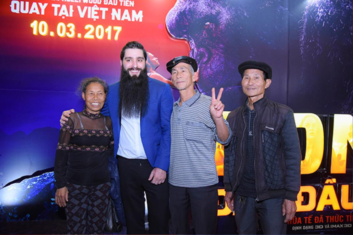 Đạo diễn 'Kong: Skull Island' vui mừng gặp lại nhóm diễn viên Việt đóng vai thổ dân Ảnh 3