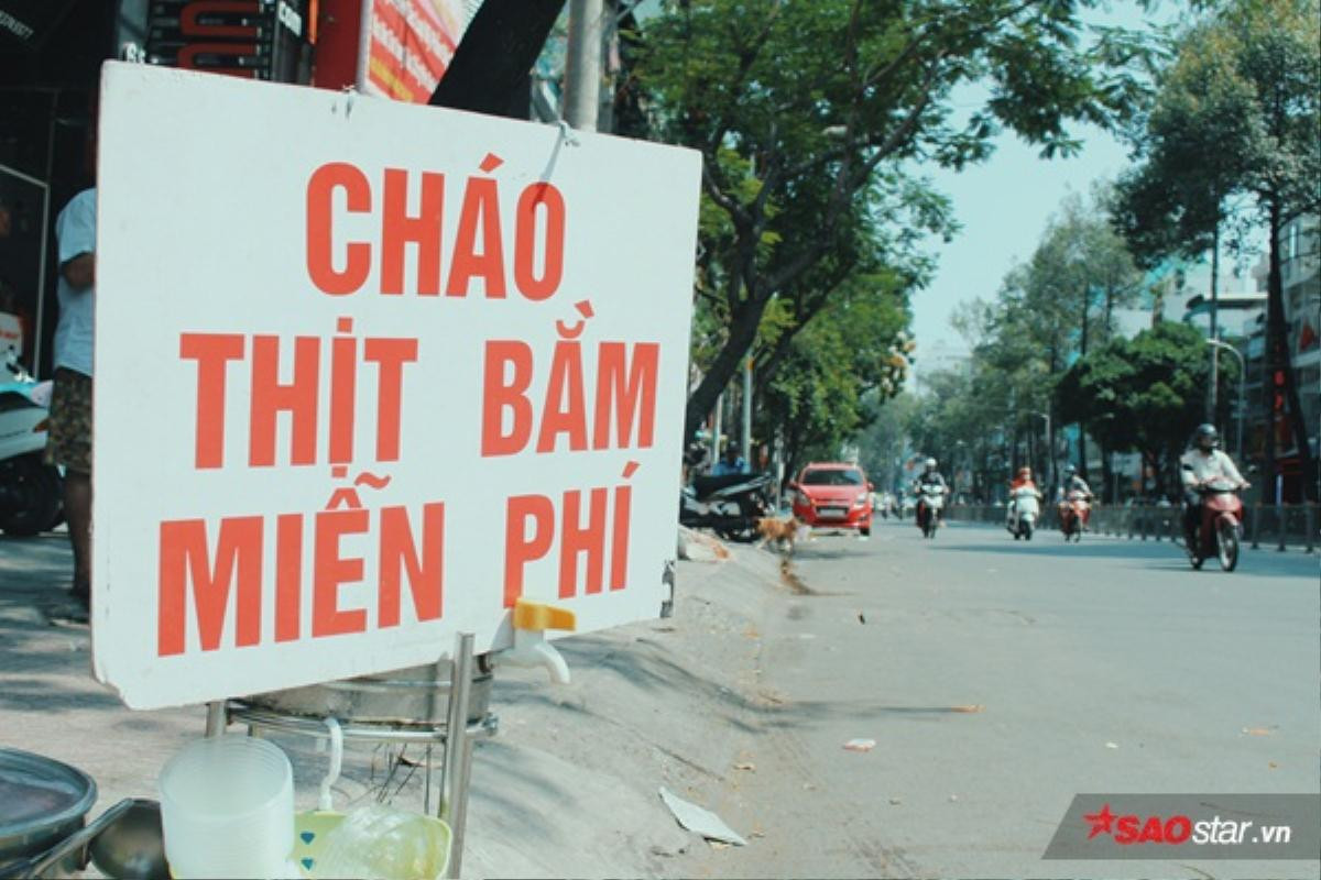 Niềm vui từ nồi cháo 'thịt bằm miễn phí' của chị Linh ở Sài Gòn Ảnh 5