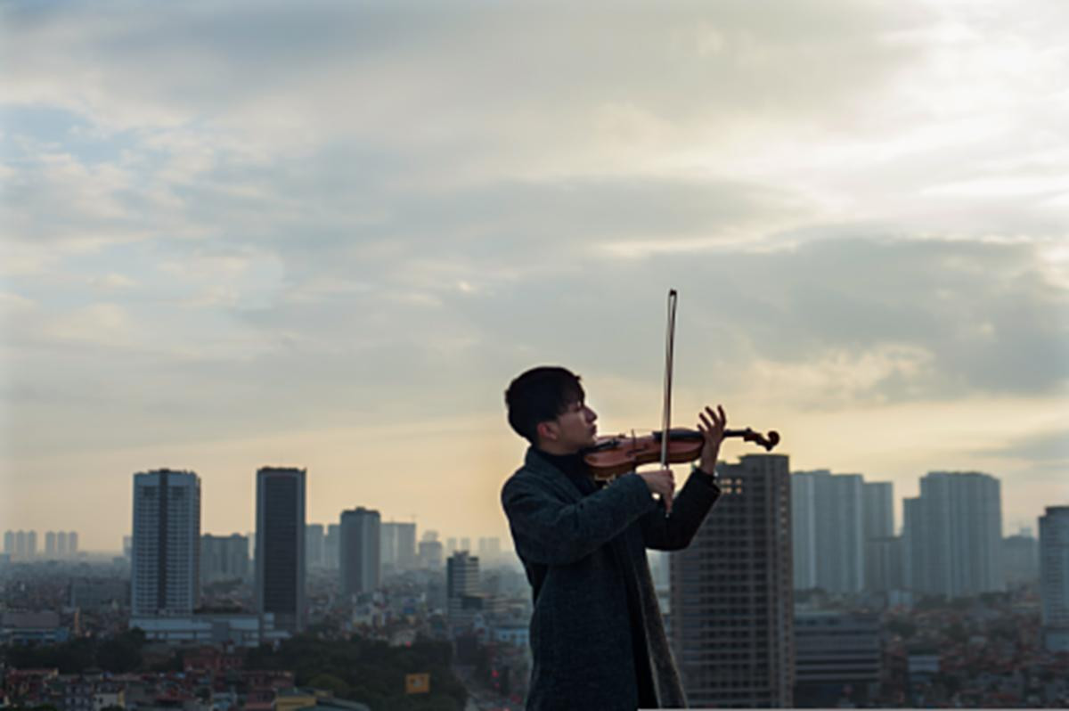 Nghệ sĩ violin Hoàng Rob: Sau 'Hừng đông' là… nắng lên và giương buồm! Ảnh 1