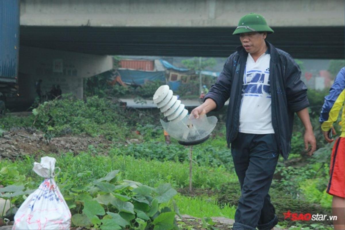 Tài xế mải lo quay lại cảnh tai nạn, container mất lái lao thẳng xuống cầu Thanh Trì Ảnh 14