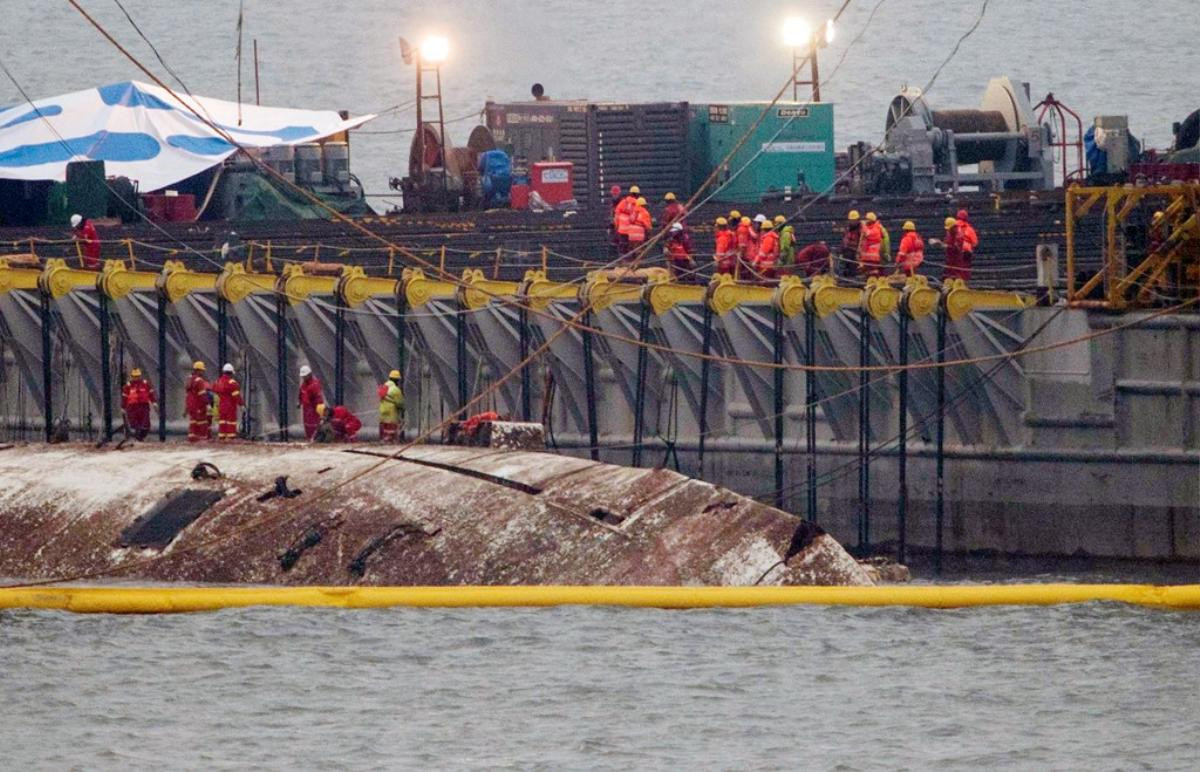 Phà Sewol 'trở về' sau 3 năm nằm dưới đáy biển Ảnh 5