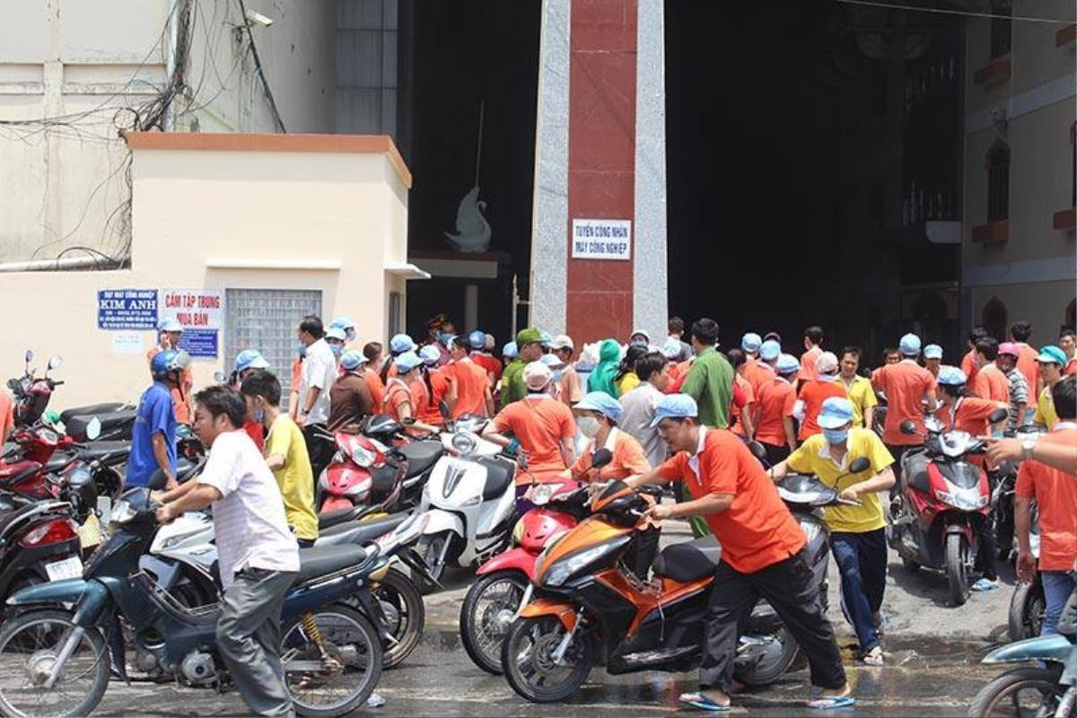 Cần Thơ: Cháy cực lớn tại công ty may, hàng nghìn công nhân hốt hoảng tháo chạy Ảnh 5