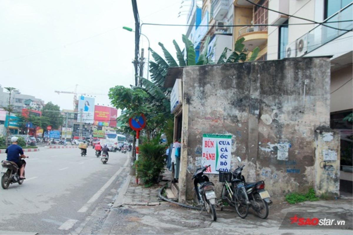 Những ngôi nhà vẫn 'bình an vô sự' dù nằm chình ình ngay trên vỉa hè ở Hà Nội Ảnh 1