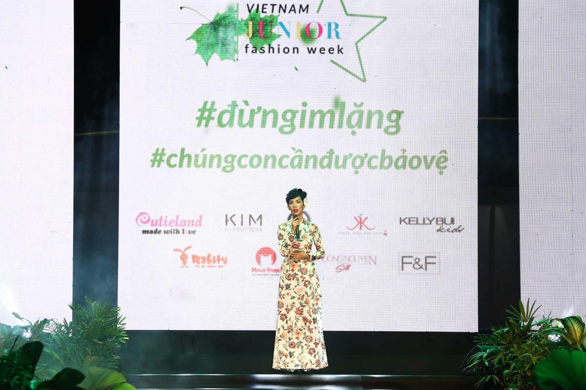 Quang Hùng, Quỳnh Châu tình tứ trên thảm đỏ Vietnam Junior Fashion Week 2017 Ảnh 6