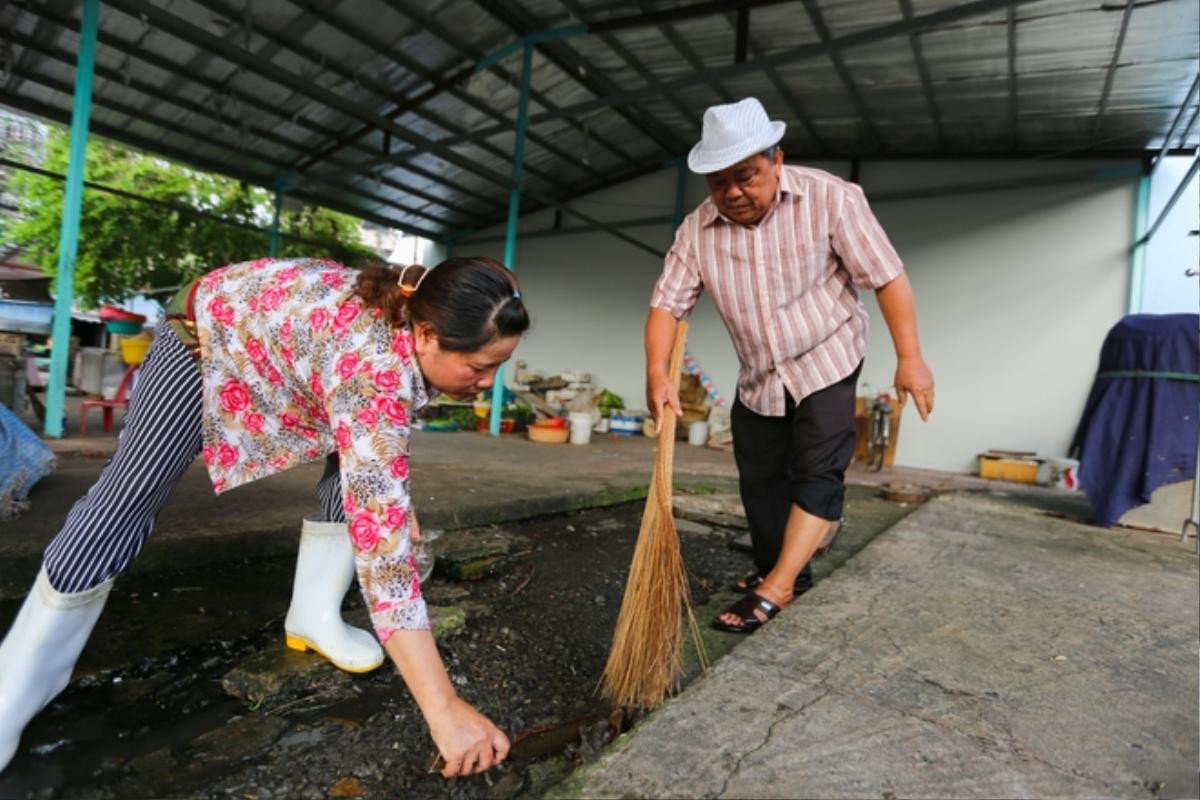 Cụ ông tự lấy đất mở chợ cho người bán hàng rong ở Sài Gòn Ảnh 11