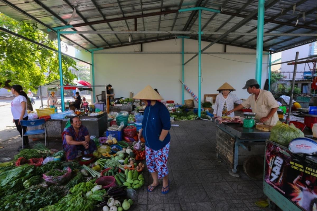 Cụ ông tự lấy đất mở chợ cho người bán hàng rong ở Sài Gòn Ảnh 1