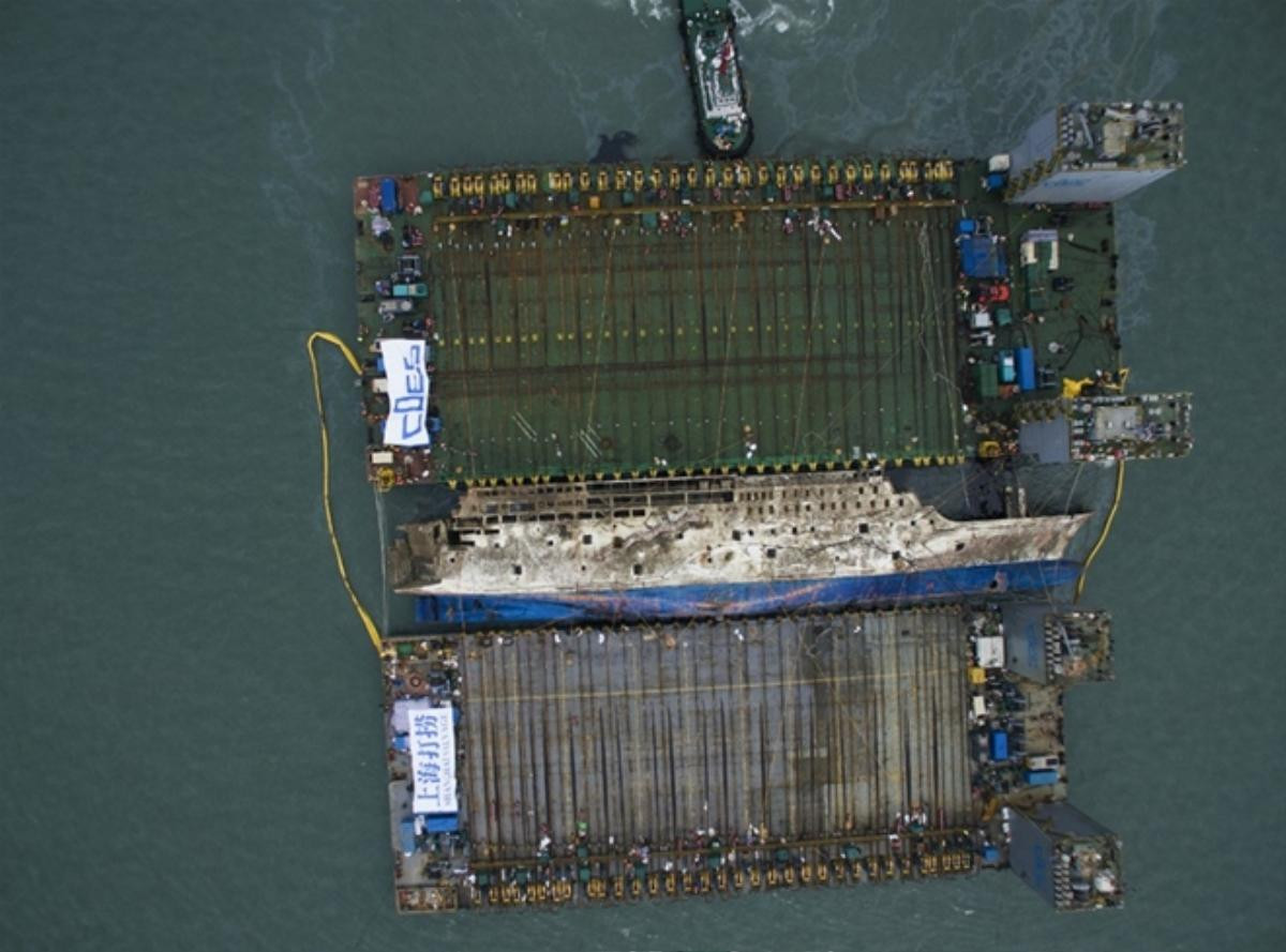 Cận cảnh phà Sewol sau 3 năm chìm sâu ở đáy biển Ảnh 1