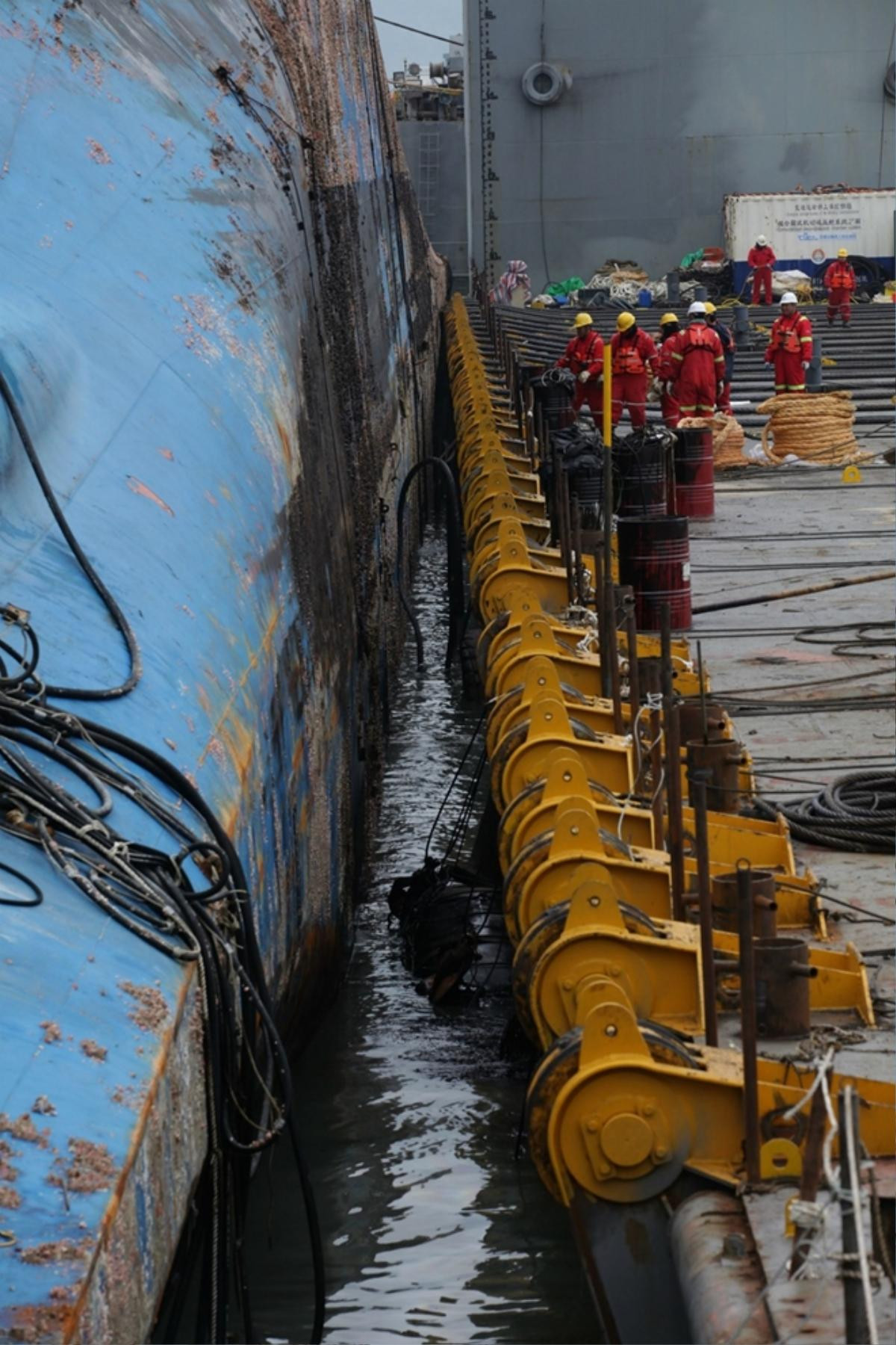 Cận cảnh phà Sewol sau 3 năm chìm sâu ở đáy biển Ảnh 9